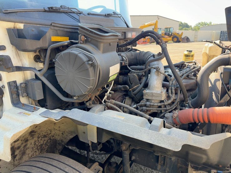 2019-hino-268-image-11