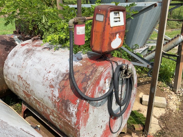 fuel-tank-on-skids-with-pump.-#261-image-2
