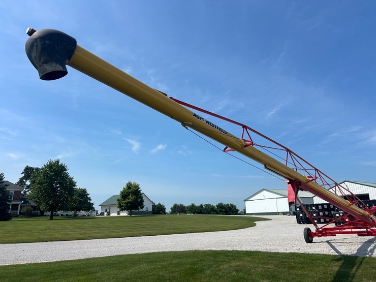2022-westfield-mkx2-13-84-swing-away-auger-image-27