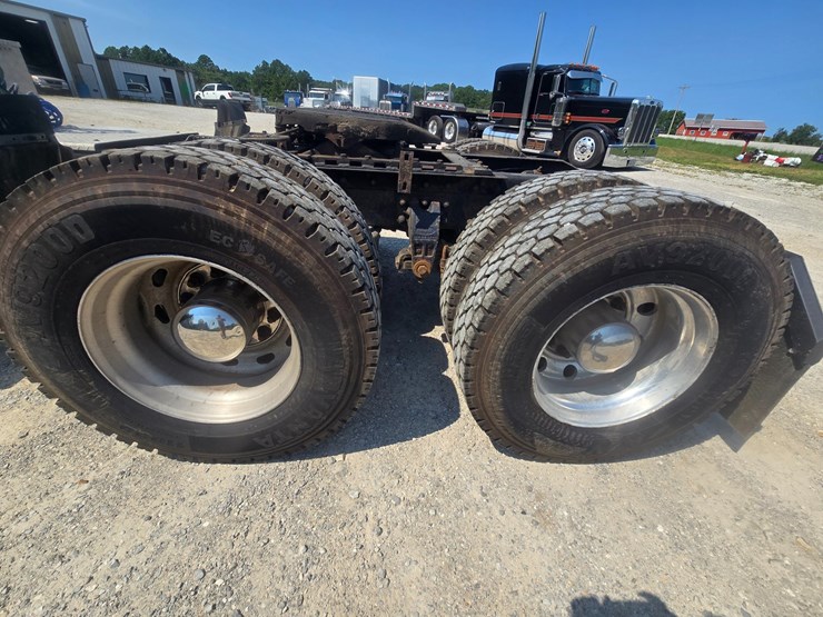 1999-peterbilt-385-image-66