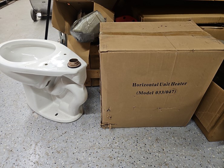 quantity-of-assorted-plumbing-supplies-image-2