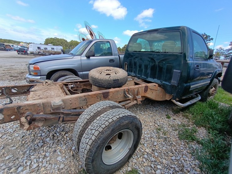 2001-chevrolet-silverado-3500-image-6