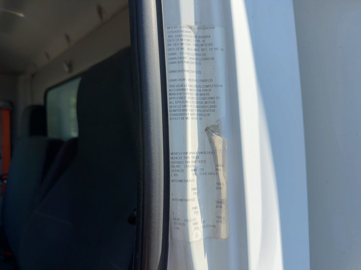 2019-hino-268-image-22