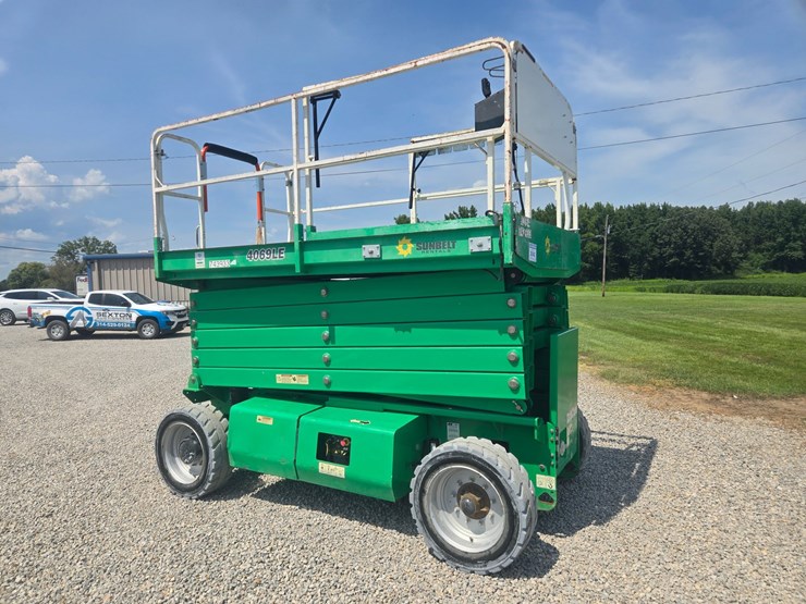 2015-jlg-4069le-image-5