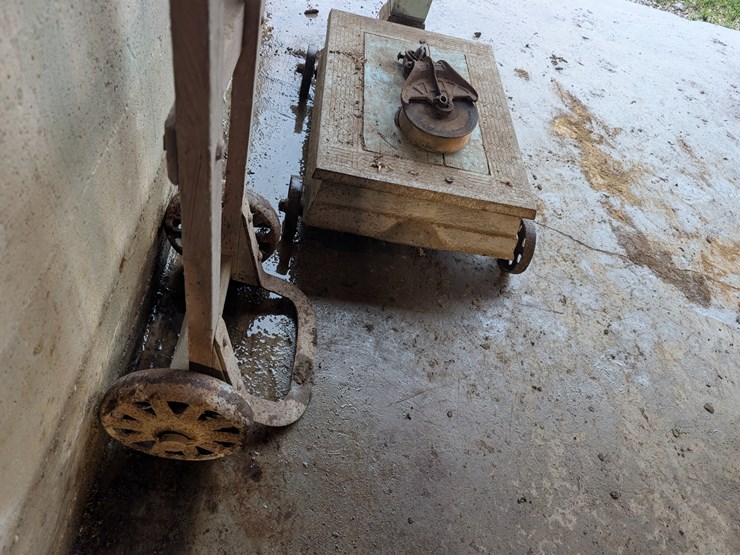 vintage-scales,-hand-cart-&-wooden-pulley.-#254-image-11