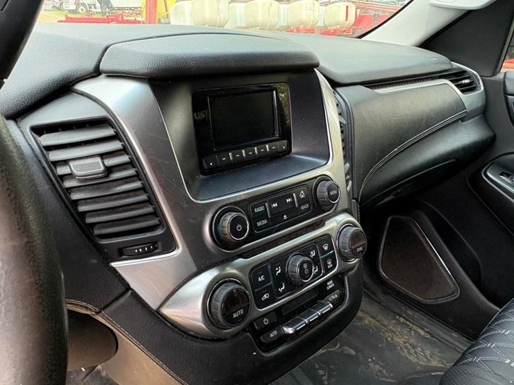 2015-chevrolet-suburban-image-14