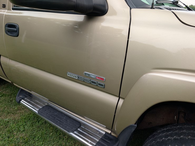 2004-gmc-3500-image-83