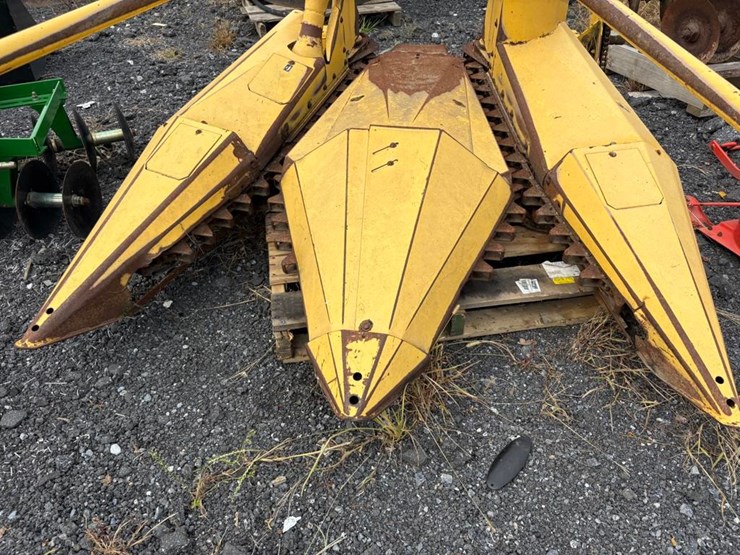 new-holland-824-image-3