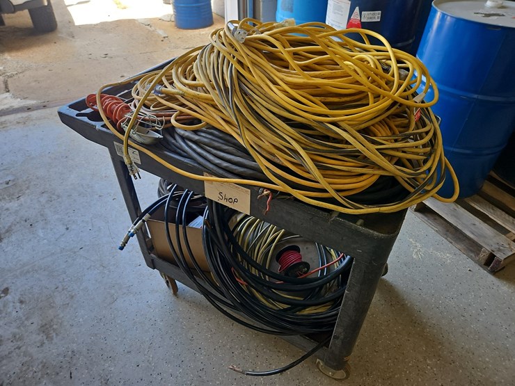 quantity-of-assorted-cords-and-wires-image-2