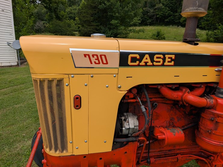 case-730-tractor-image-17
