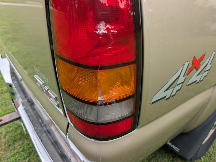 2004-gmc-3500-image-60