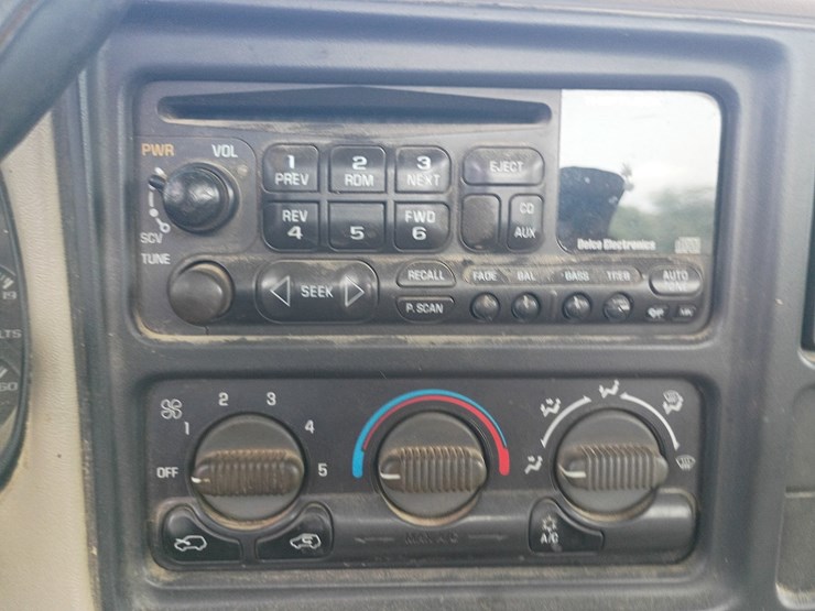 2001-chevrolet-silverado-3500-image-30