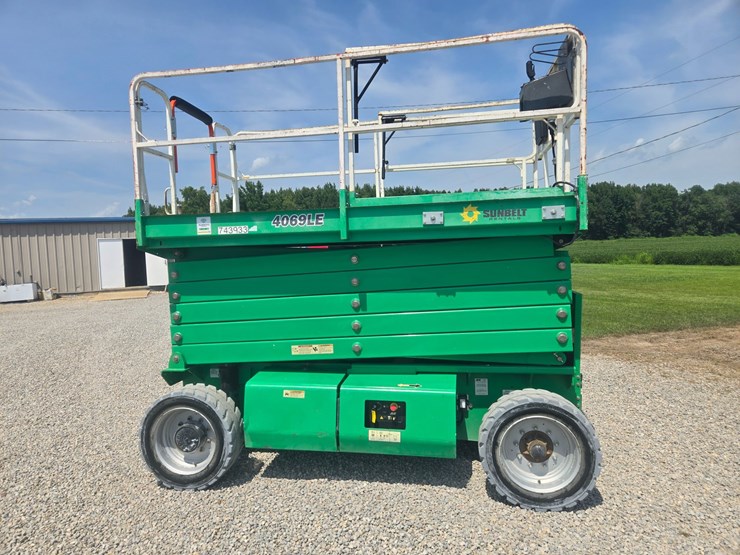 2015-jlg-4069le-image-4