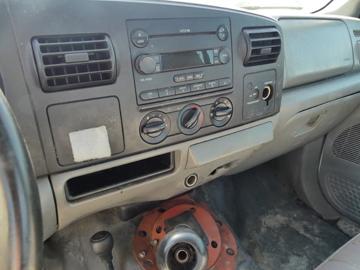 2005-ford-f550-xl-image-14