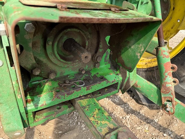 john-deere-2350-image-16