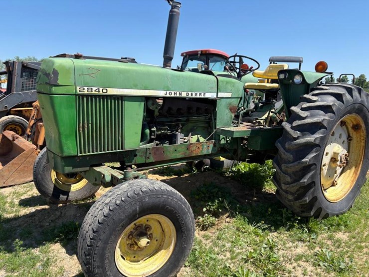 john-deere-2840-image-1