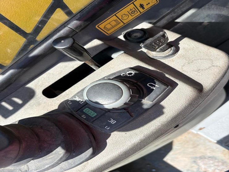 2015-wacker-neuson-sw28-image-23