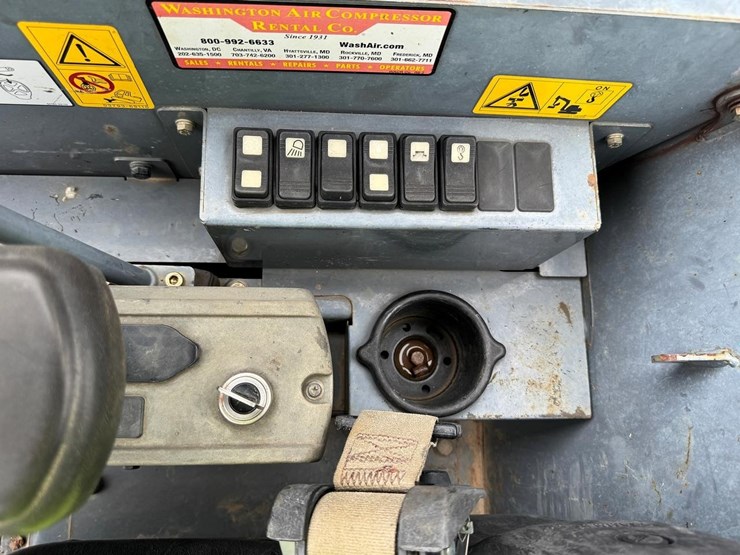 2016-takeuchi-tb260-image-30