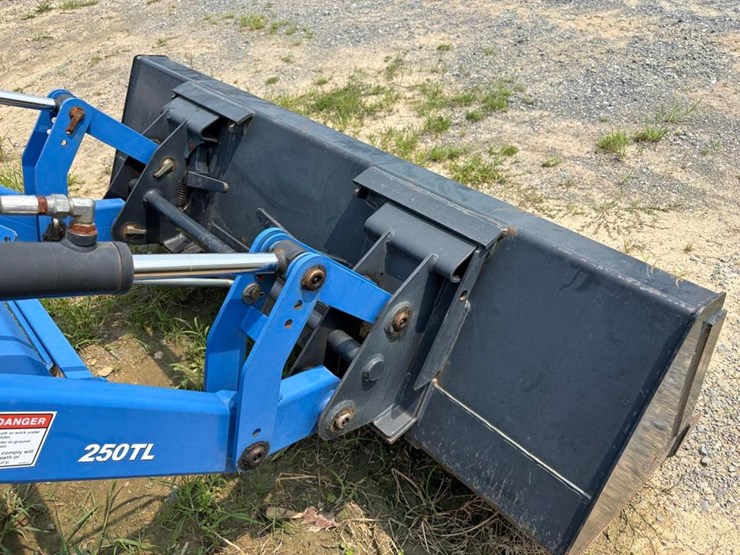 new-holland-boomer-3040-image-10