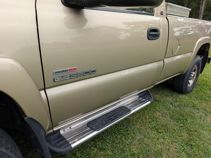 2004-gmc-3500-image-17