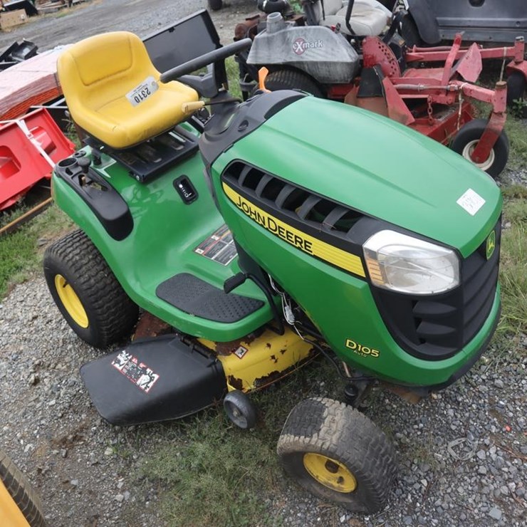 JOHN DEERE D105