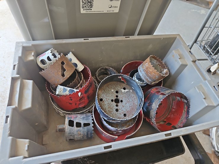 large-quantity-of-drill-bits-and-hole-saws-image-4