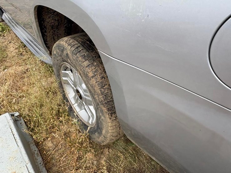 2015-chevrolet-suburban-image-9