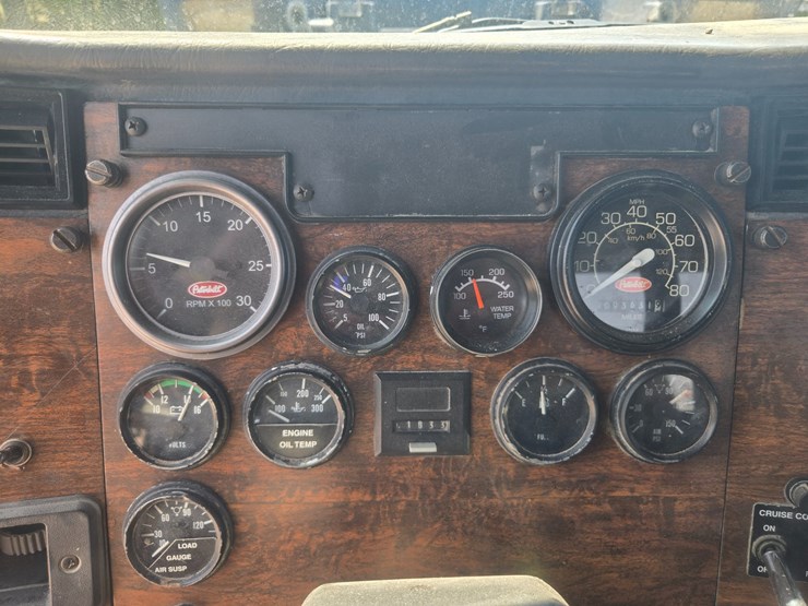 1999-peterbilt-385-image-60