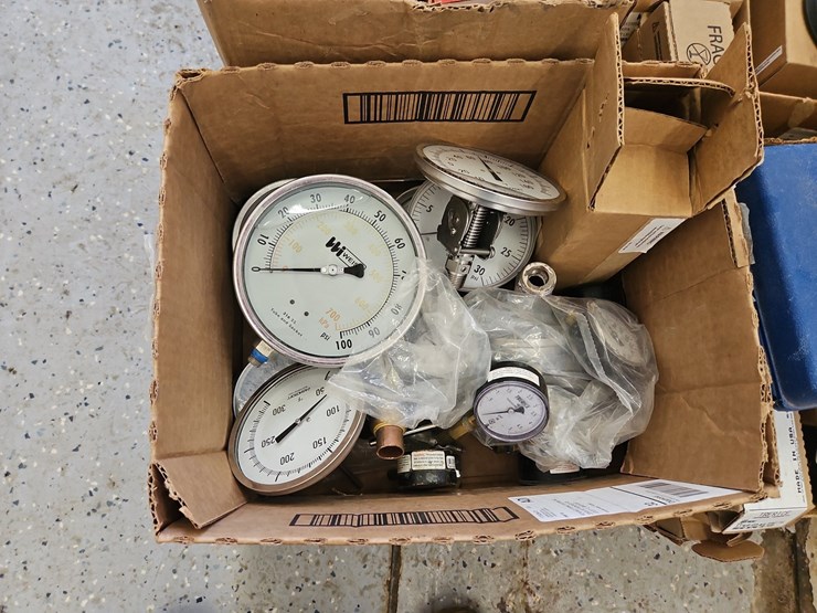 quantity-of-assorted-pressure-gauges-image-3