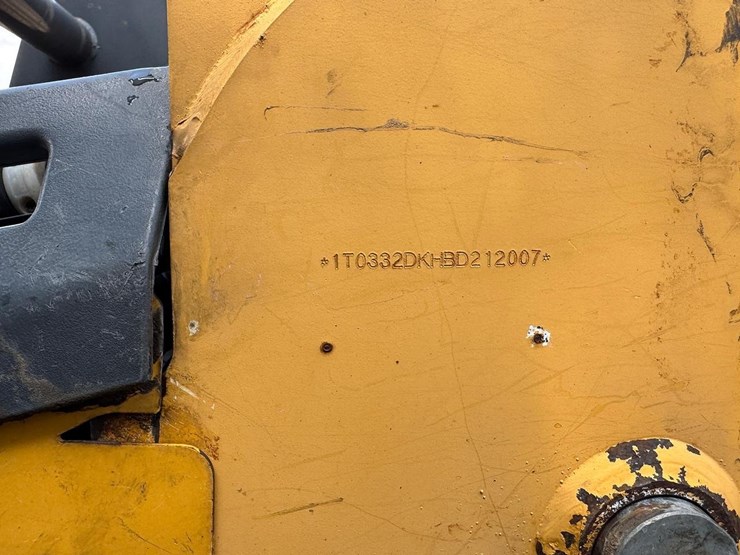 deere-332d-image-22
