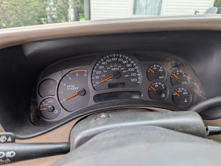 2004-gmc-3500-image-117