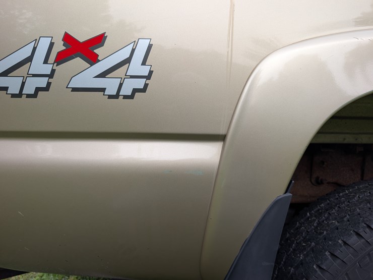 2004-gmc-3500-image-64