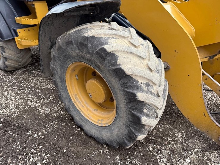 2019-caterpillar-908m-image-11