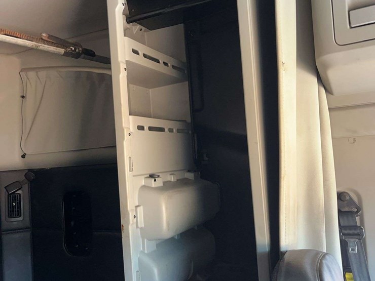 2022-kenworth-t680-image-27