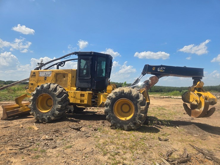 2015-caterpillar-525d-image-6