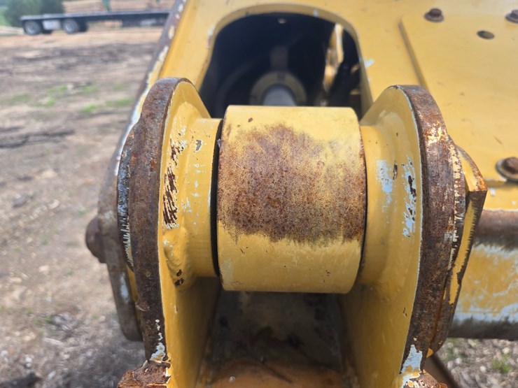 2015-caterpillar-525d-image-58