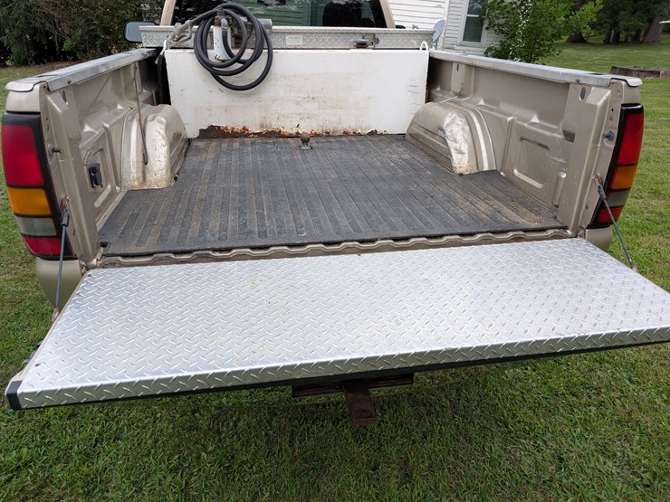 2004-gmc-3500-image-55