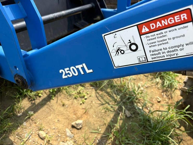 new-holland-boomer-3040-image-17