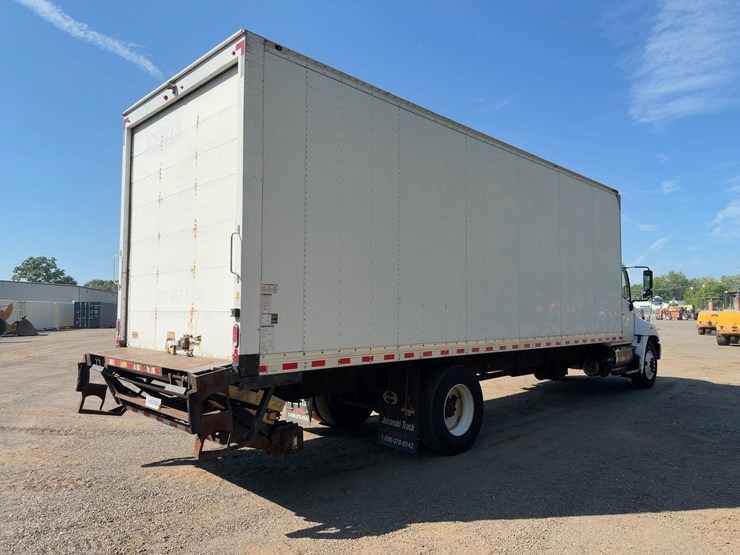 2019-hino-268-image-5