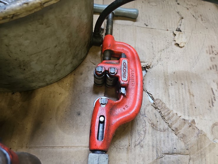 ridgid-pipe-threader-accessories-image-2