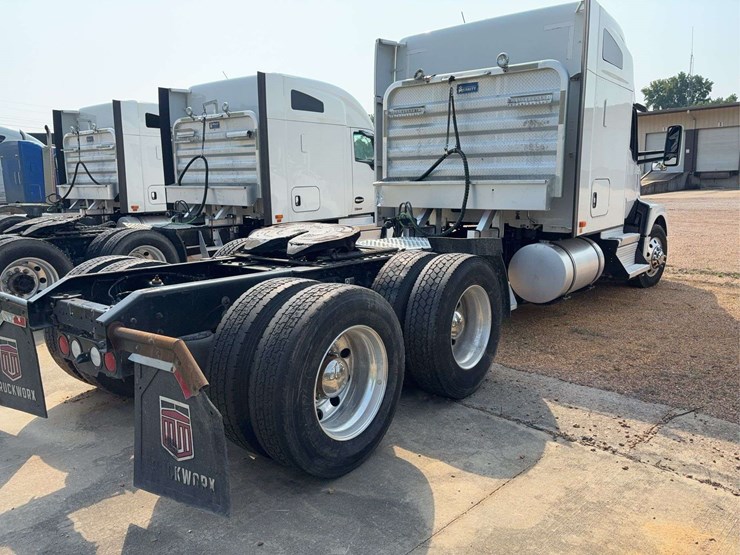 2022-kenworth-t680-image-3