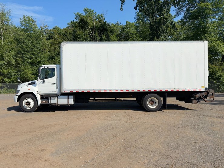 2019-hino-268-image-2