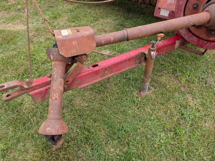 ih-440-square-baler-image-12