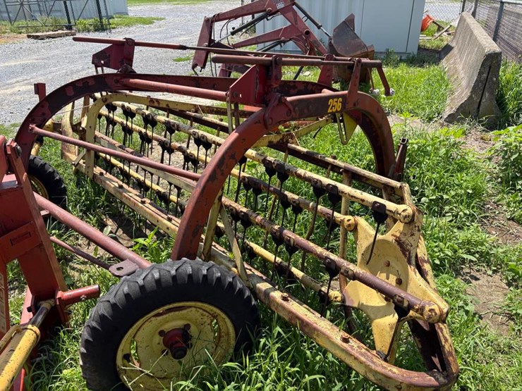 new-holland-256-image-2