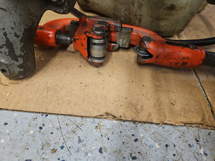 ridgid-pipe-threader-accessories-image-5