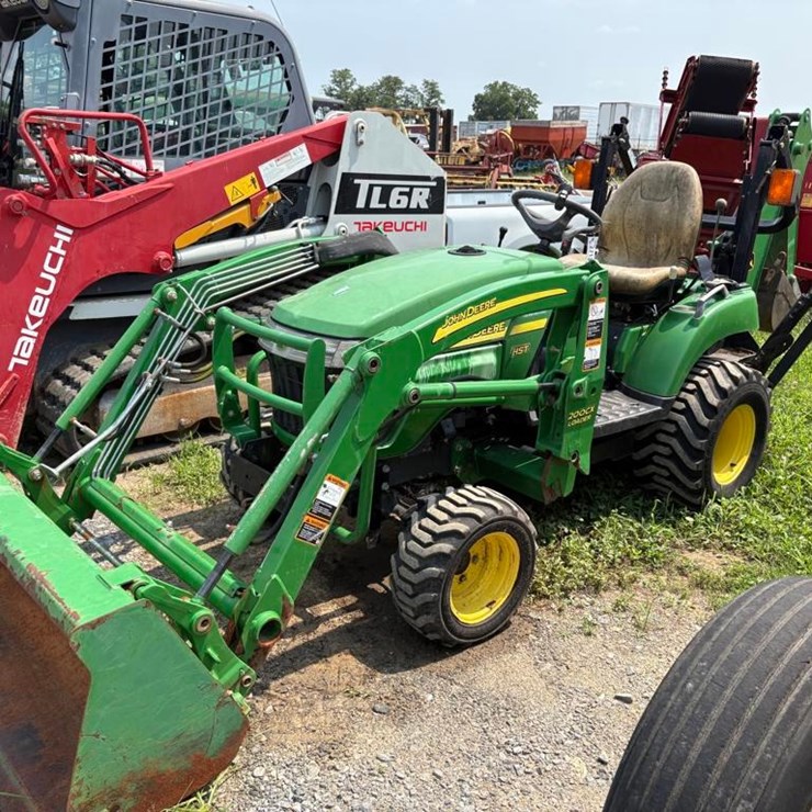 JOHN DEERE 2305