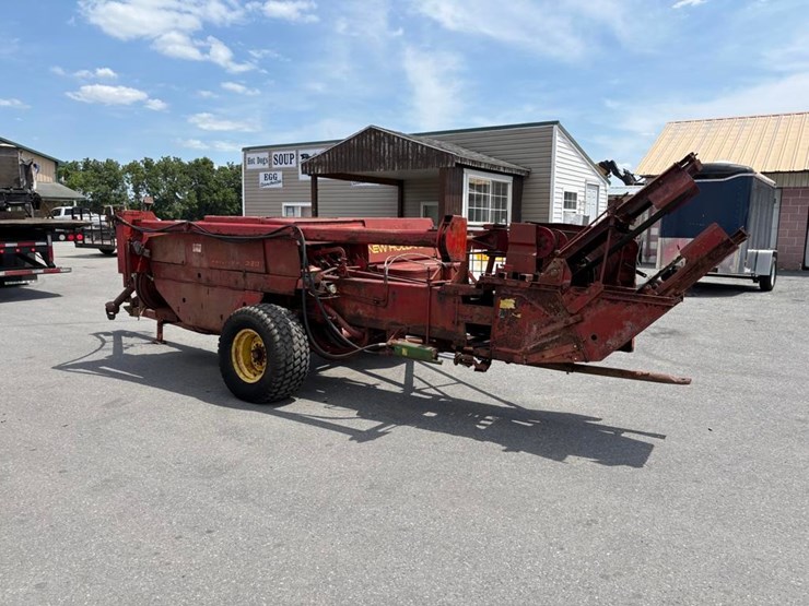 new-holland-320-image-7