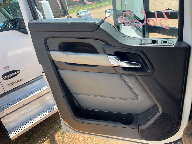 2022-kenworth-t680-image-15