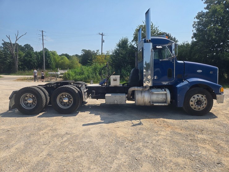 1999-peterbilt-385-image-19