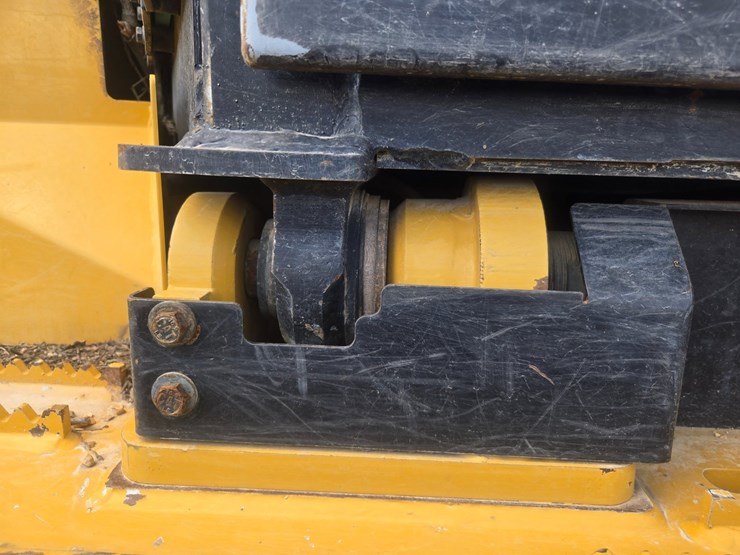 2015-caterpillar-525d-image-81
